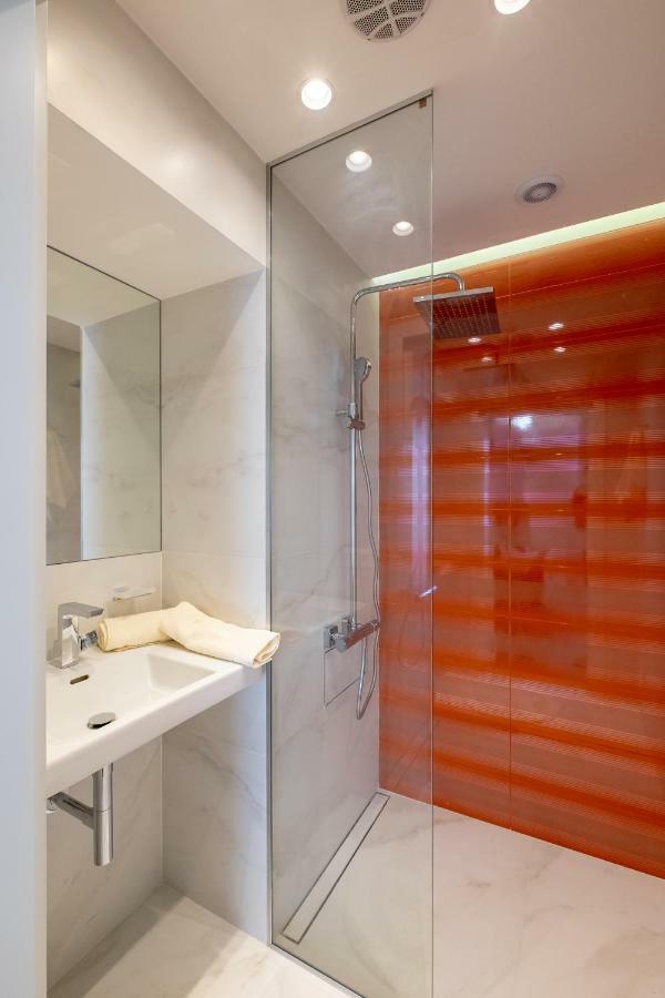 Vitosha Blvd 3-Bedroom, 2-Bathroom Lux Suite Sofia Exteriör bild