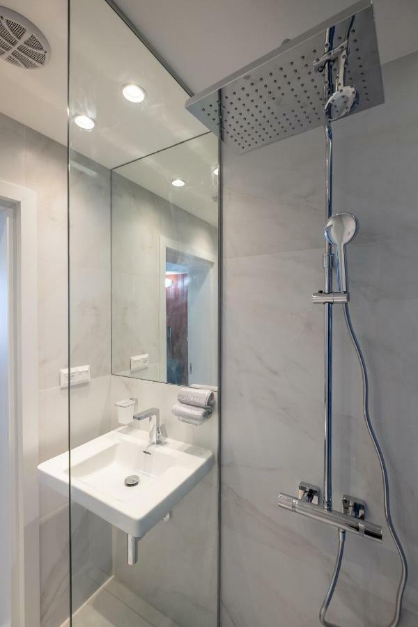 Vitosha Blvd 3-Bedroom, 2-Bathroom Lux Suite Sofia Exteriör bild